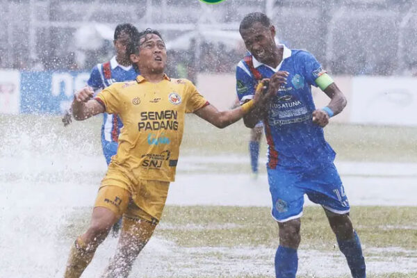 Hasil Leg Pertama Final Pegadaian Liga 2: Bungkam Semen Padang, Satu Tangan PSBS Biak di Trofi Juara
